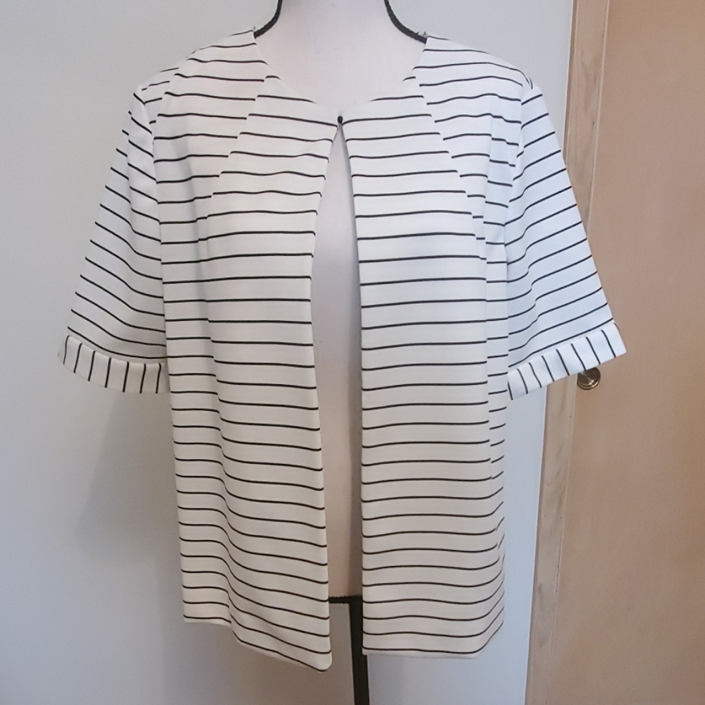 Nine West short sleeve blazer size 16